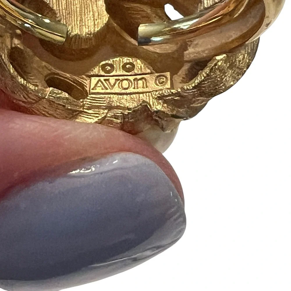AVON Matte Textured Gold Tone‎ 2 Faux Pearl Ring Vintage Size 4.25-5.25 Classic